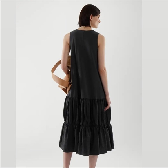 COS sleeveless tiered maxi dress - Picture 2 of 4